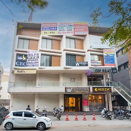 Hotel Lee Grand Ānand エクステリア 写真
