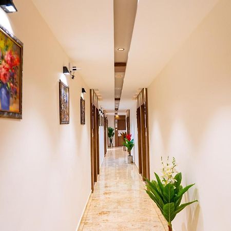 Hotel Lee Grand Ānand エクステリア 写真