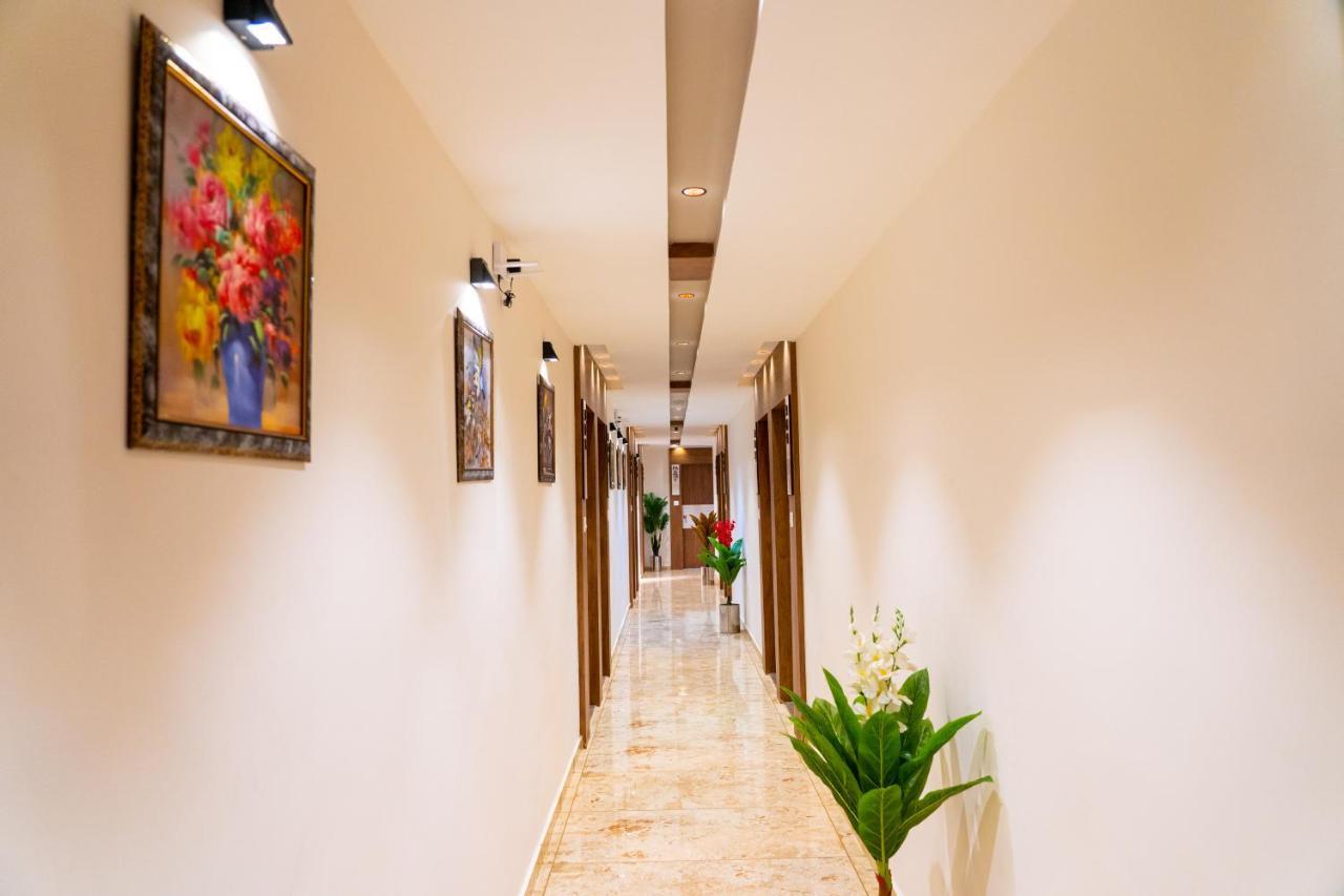 Hotel Lee Grand Ānand エクステリア 写真