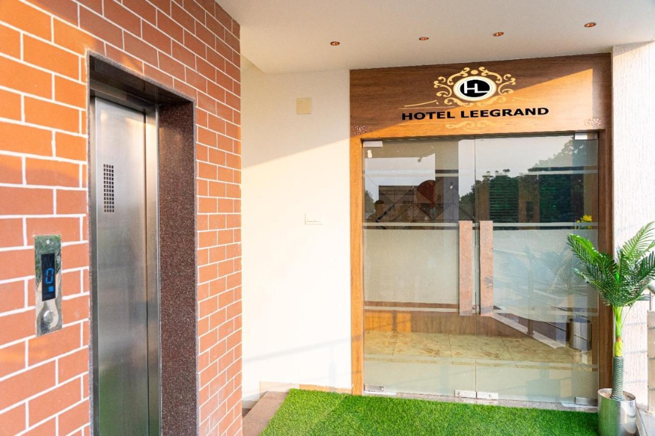 Hotel Lee Grand Ānand エクステリア 写真