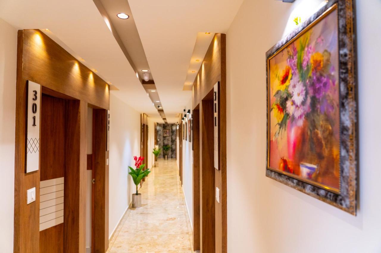 Hotel Lee Grand Ānand エクステリア 写真