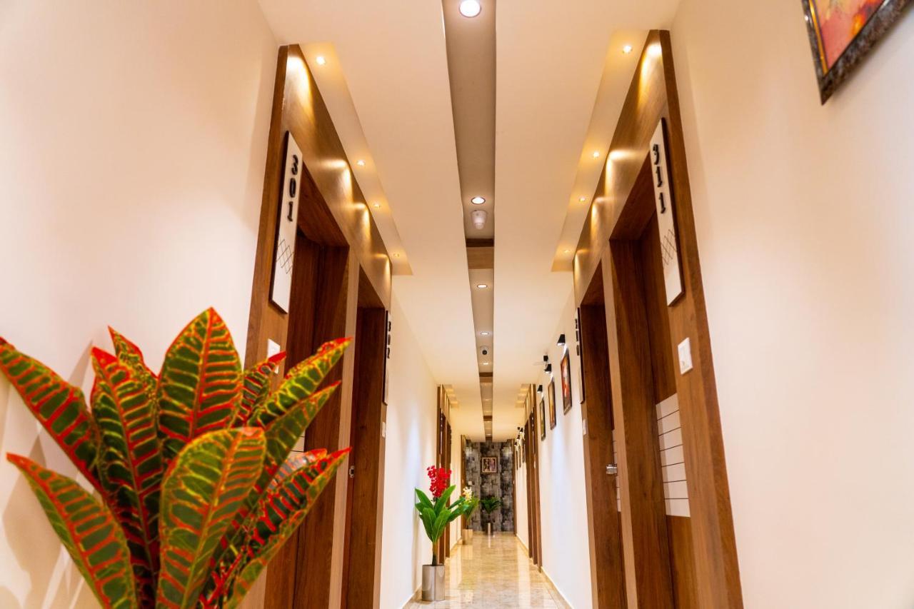 Hotel Lee Grand Ānand エクステリア 写真