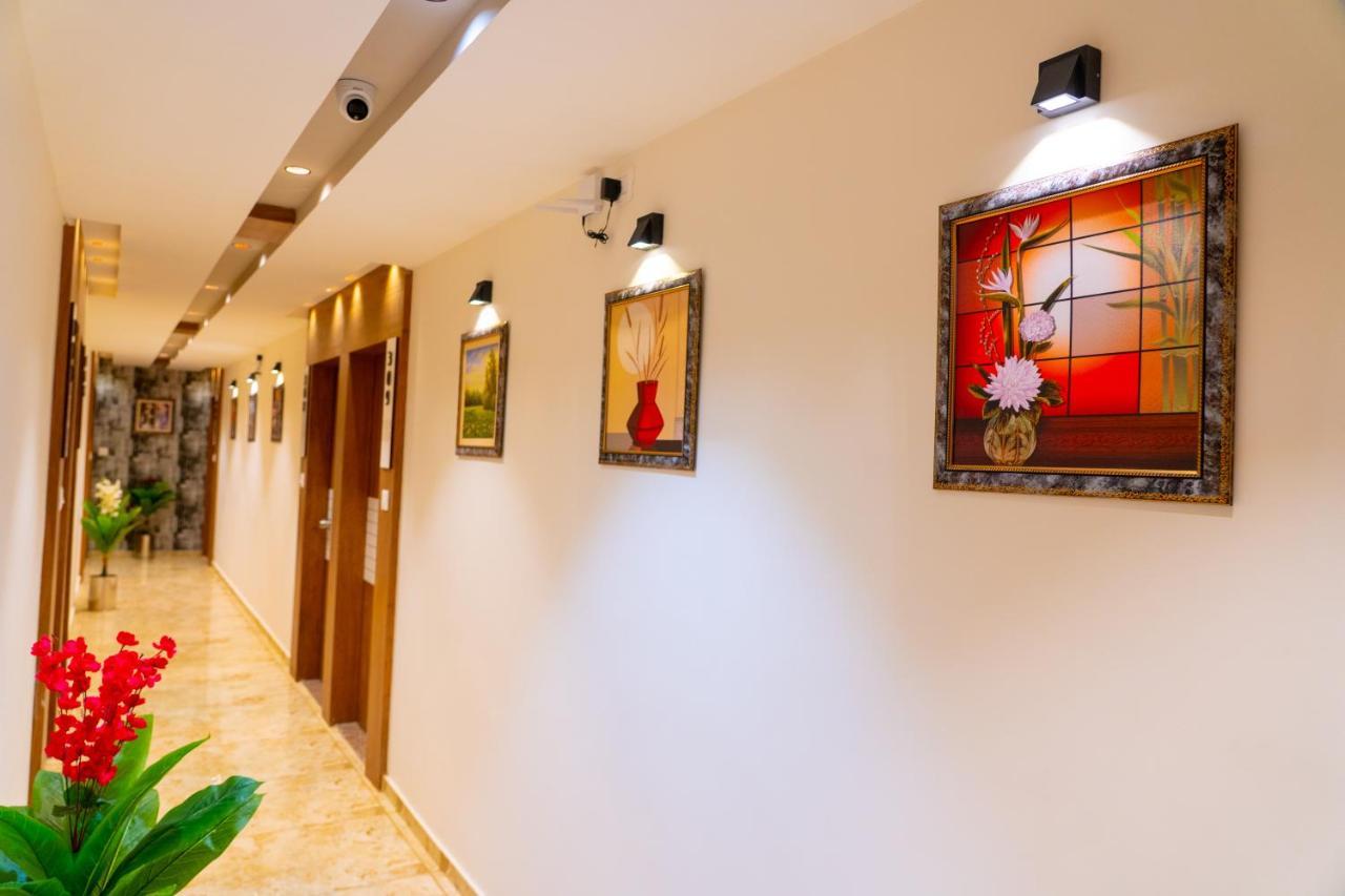 Hotel Lee Grand Ānand エクステリア 写真