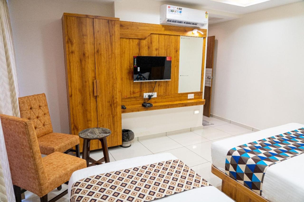 Hotel Lee Grand Ānand エクステリア 写真