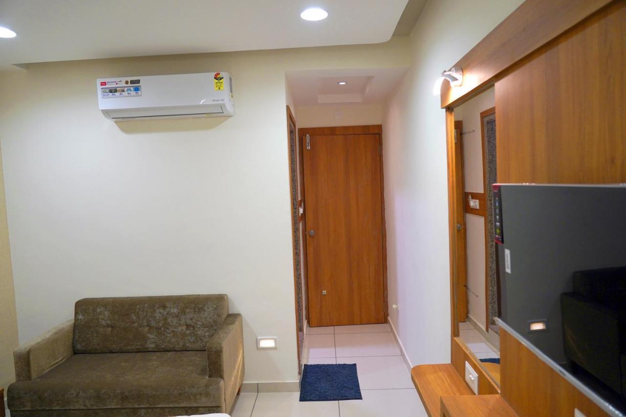 Hotel Lee Grand Ānand エクステリア 写真