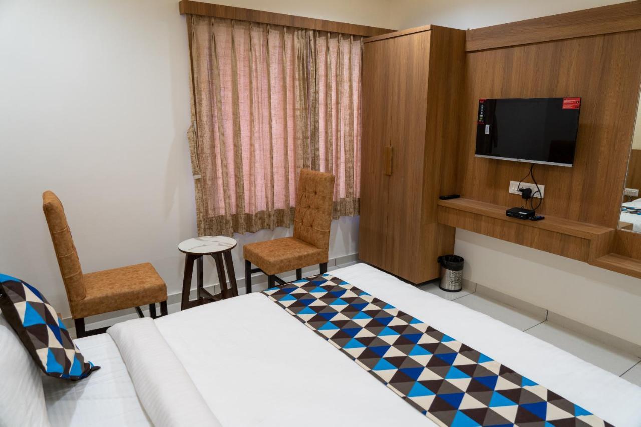 Hotel Lee Grand Ānand エクステリア 写真
