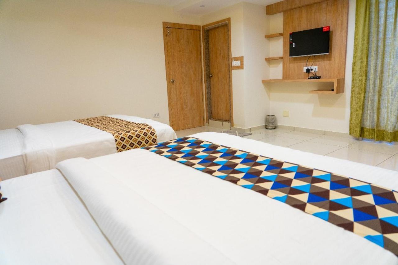 Hotel Lee Grand Ānand エクステリア 写真