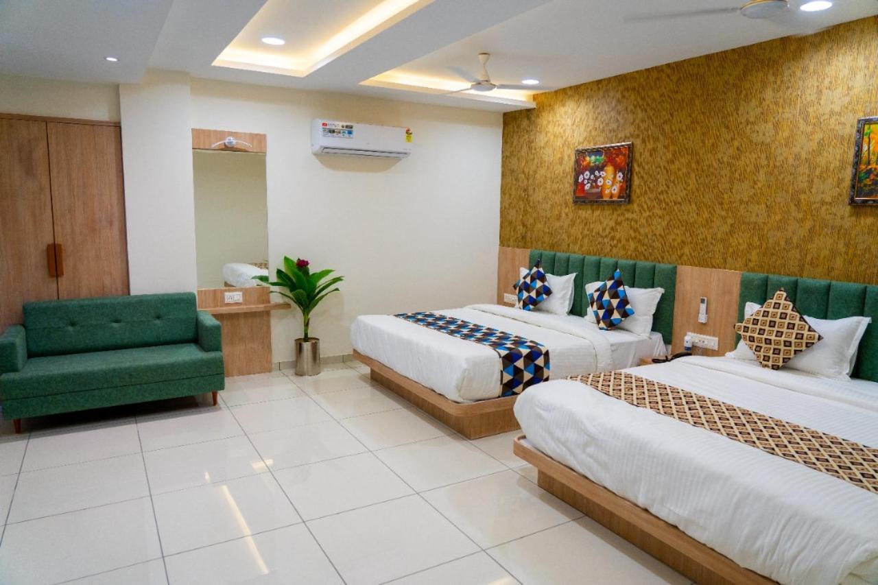 Hotel Lee Grand Ānand エクステリア 写真